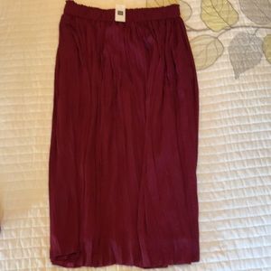 NWT pleated cranberry Gap midi skirt